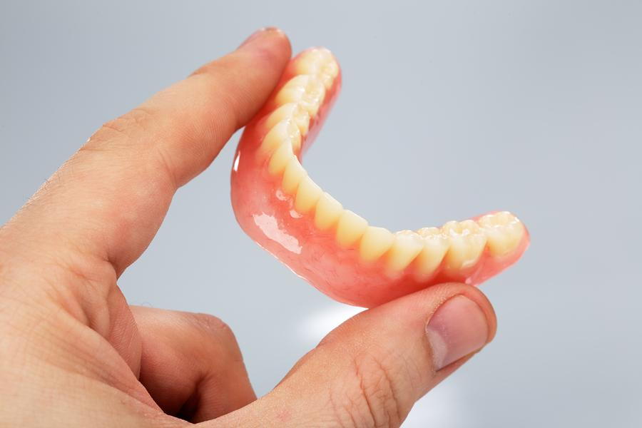 What is it like to wear complete dentures for the first time?